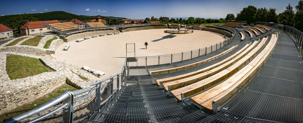 𝗔𝗺𝗳𝗶𝘁𝗲𝗮𝘁𝗿𝘂𝗹 𝗿𝗼𝗺𝗮𝗻 𝗱𝗲 𝗹𝗮 𝗨𝗹𝗽𝗶𝗮 𝗧𝗿𝗮𝗶𝗮𝗻𝗮 𝗦𝗮𝗿𝗺𝗶𝘇𝗲𝗴𝗲𝘁𝘂𝘀𝗮