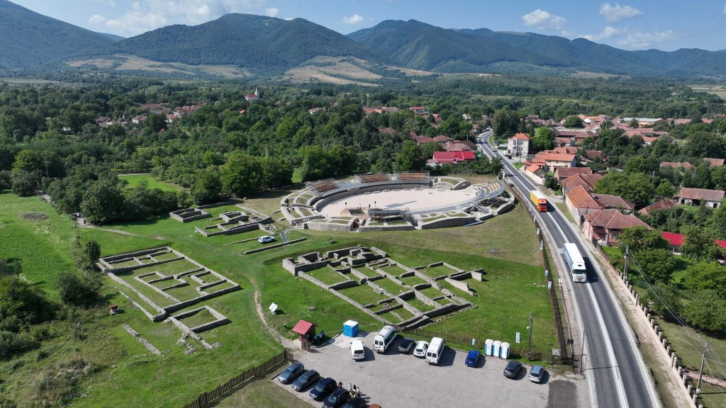 𝗔𝗺𝗳𝗶𝘁𝗲𝗮𝘁𝗿𝘂𝗹 𝗿𝗼𝗺𝗮𝗻 𝗱𝗲 𝗹𝗮 𝗨𝗹𝗽𝗶𝗮 𝗧𝗿𝗮𝗶𝗮𝗻𝗮 𝗦𝗮𝗿𝗺𝗶𝘇𝗲𝗴𝗲𝘁𝘂𝘀𝗮