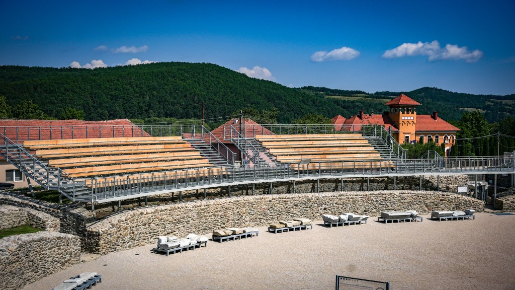 𝗔𝗺𝗳𝗶𝘁𝗲𝗮𝘁𝗿𝘂𝗹 𝗿𝗼𝗺𝗮𝗻 𝗱𝗲 𝗹𝗮 𝗨𝗹𝗽𝗶𝗮 𝗧𝗿𝗮𝗶𝗮𝗻𝗮 𝗦𝗮𝗿𝗺𝗶𝘇𝗲𝗴𝗲𝘁𝘂𝘀𝗮