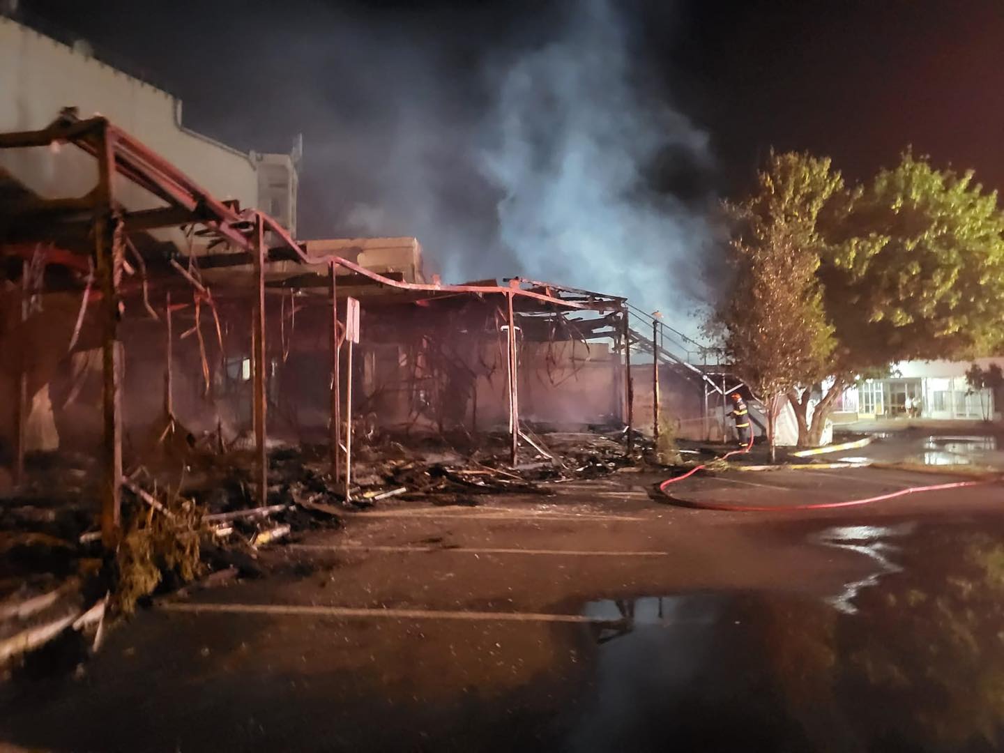Patrimoniu în pericol. Un incendiu a afectat fosta Grădină de Vară din Mamaia | NEWS ALERT