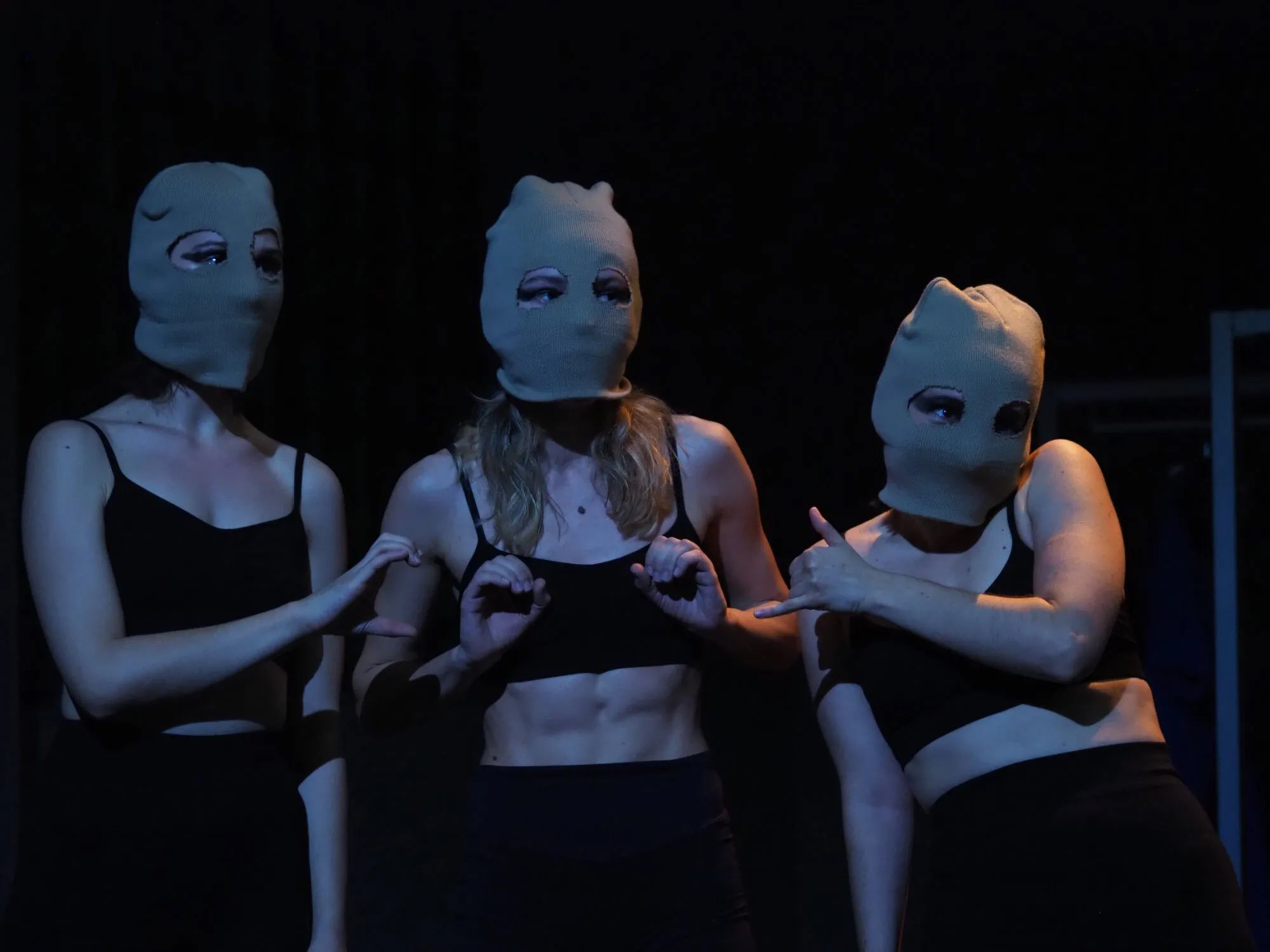 „ODD COUTURE”: Un Spectacol care Sfidează Etichetele și Dezvăluie Adevărul din Spatele Frumuseții