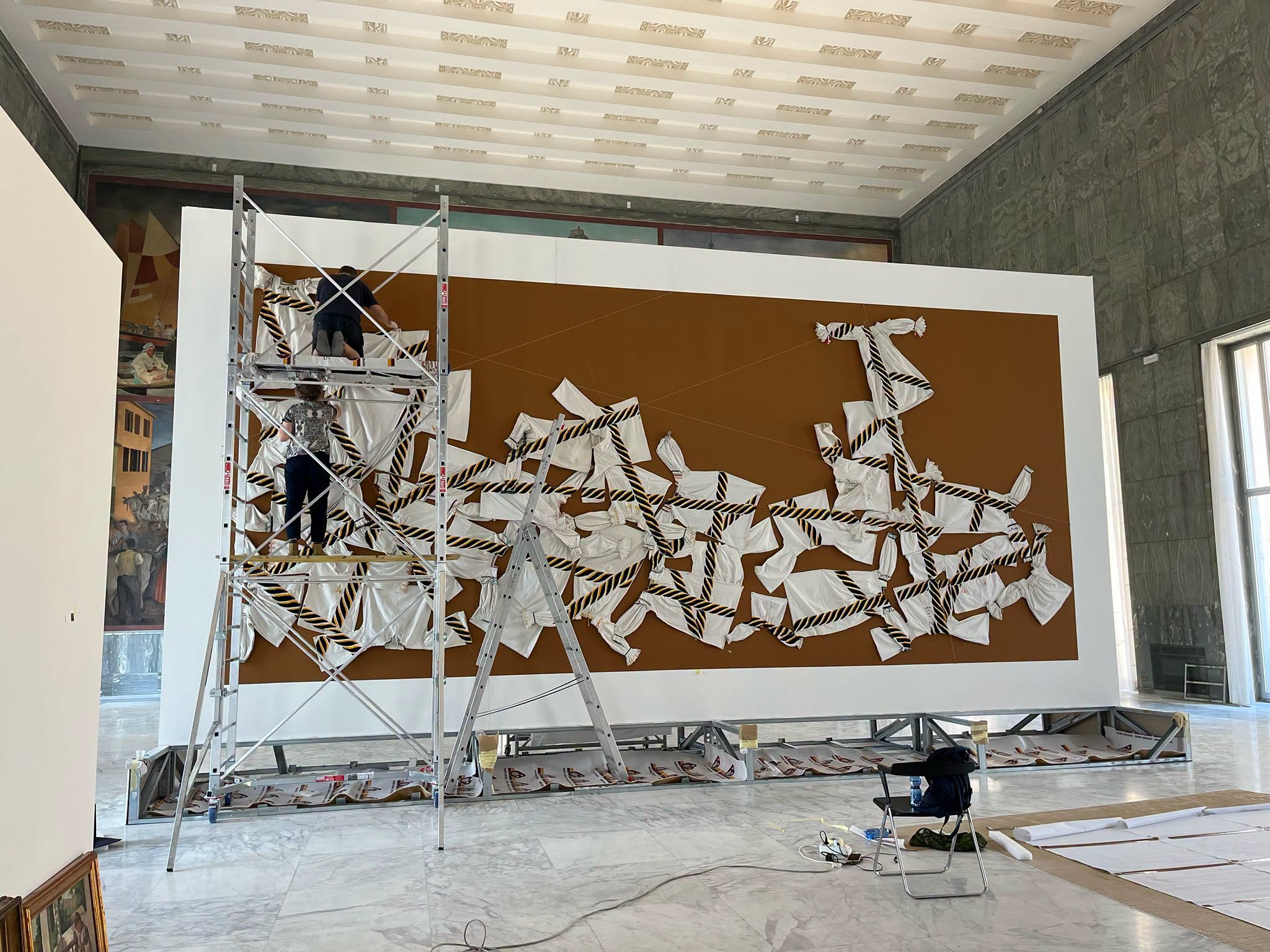 „RomanIA”: Cămașa tradițională românească ajunge la Roma printr-o amplă expoziție de artă