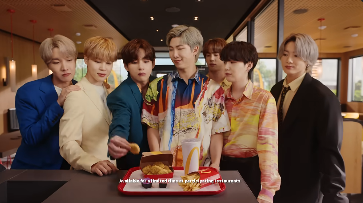 Nouă colaborare între BTS și McDonald’s: Jucării de colecție și un show pe scena Cupei Mondiale