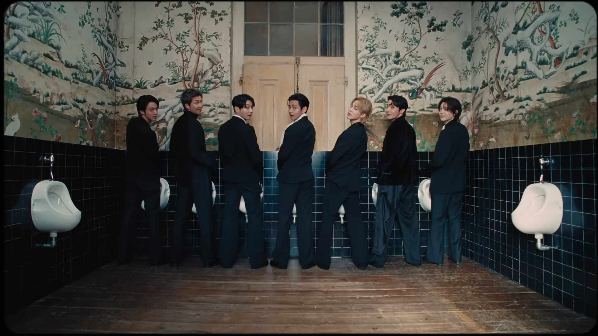 Record pe Spotify: Videoclipul „NORMAL” dezvăluie latura necunoscută a fenomenului global BTS