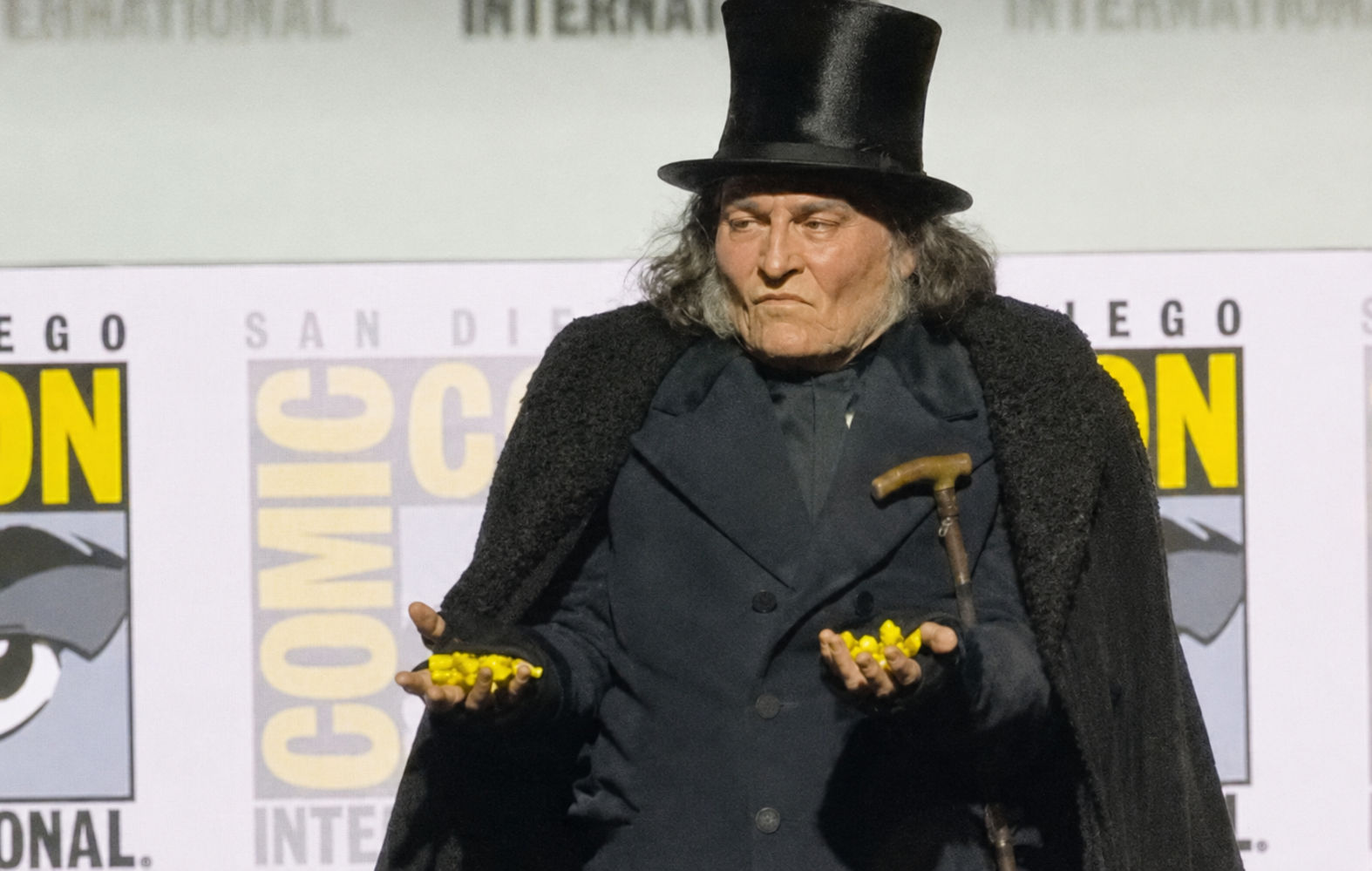 Johnny Depp, de nerecunoscut la Comic-Con: Actorul a apărut în rolul lui Ebenezer Scrooge