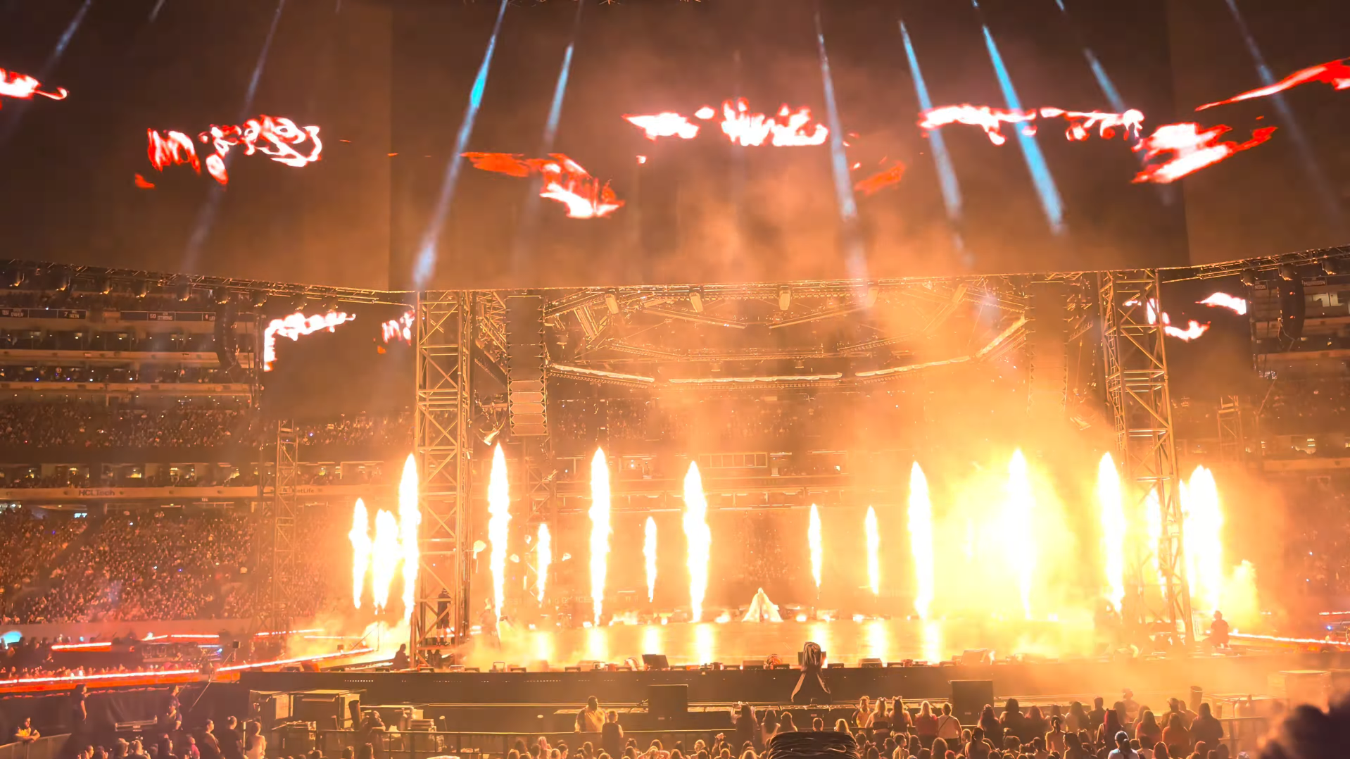 Au vopsit New York-ul în roșu! BTS a adunat 157.000 de fani pe MetLife Stadium