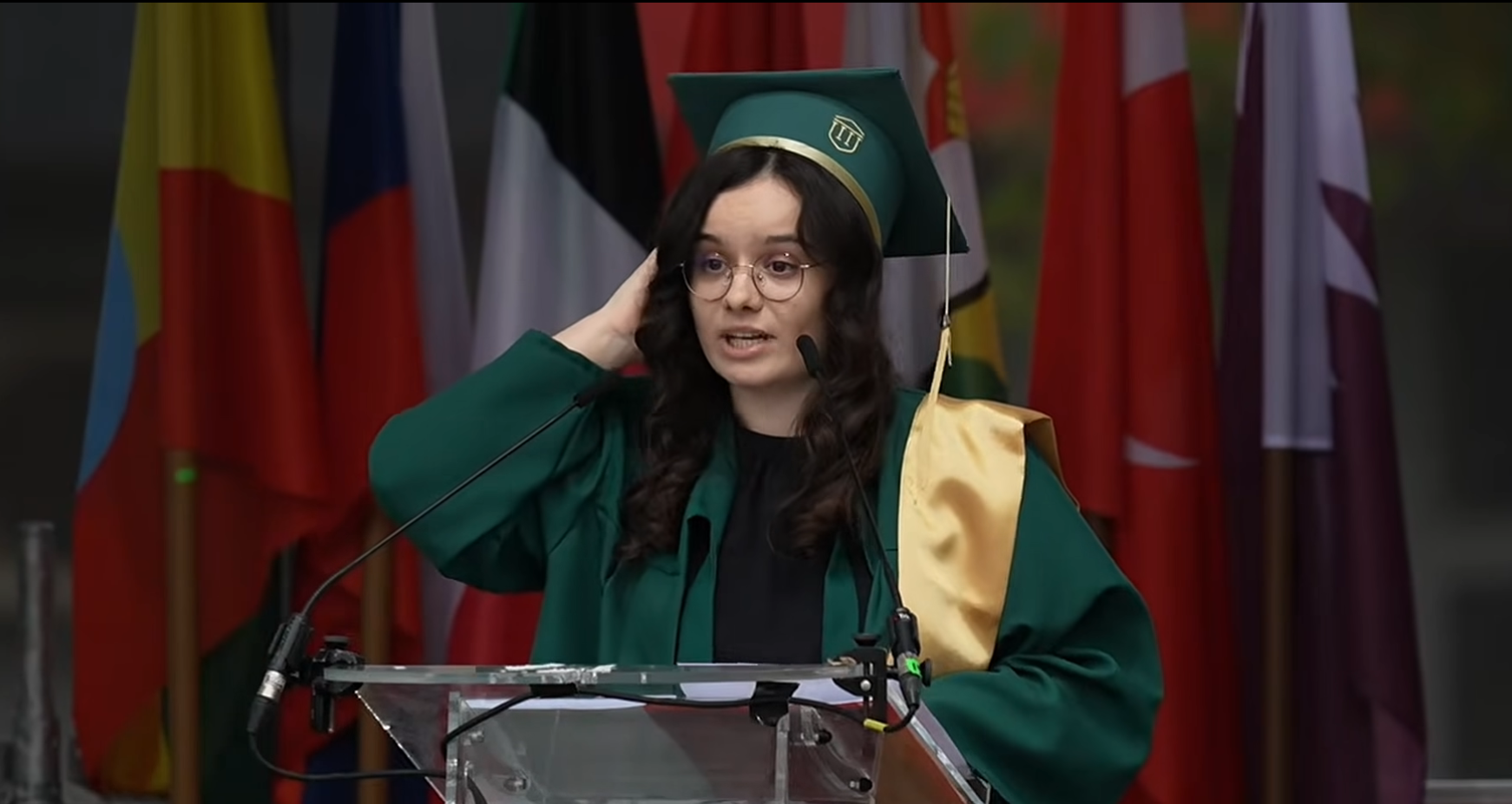 Discurs critic la absolvirea UMF Iași: o studentă reclamă sistemul, rectorul îi răspunde | VIDEO