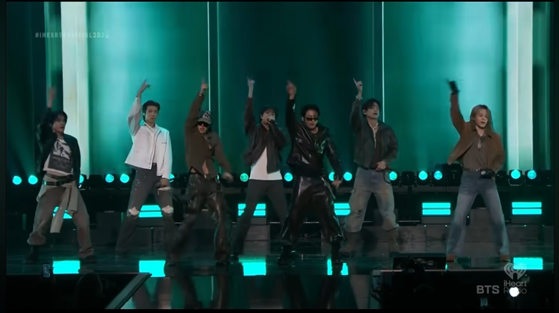 BTS a închis prima seară a iHeartRadio Music Festival cu un recital de patru piese
