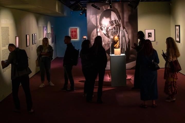 Doina Lemny, despre „Brâncuși și muzele sale”: o expoziție care recreează ambianța de atelier a sculptorului