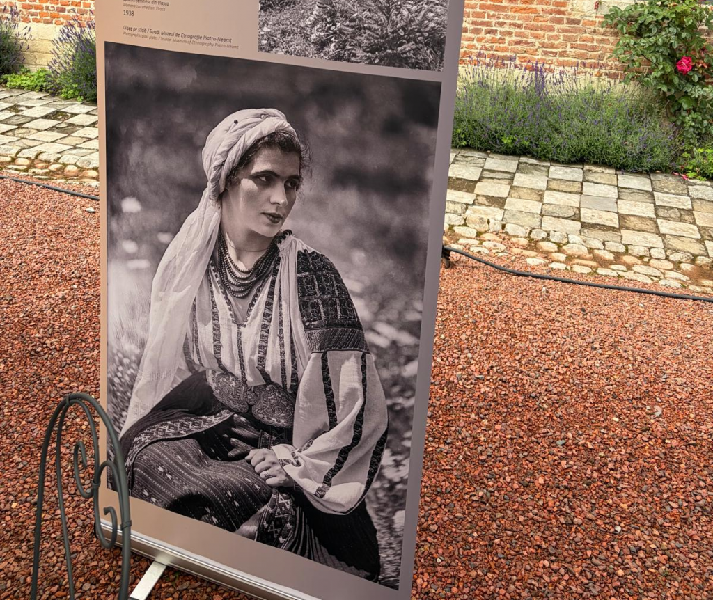 Satul românesc prin obiectiv elvețian: expoziția „RomânIA lui Adolphe Auguste Chevallier” la Bruxelles