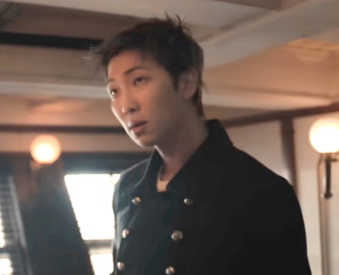 Lider, vizionar și mecenat cultural: RM de la BTS la 32 de ani – Povestea artistului care a redefinit noțiunea de Pop Icon Global