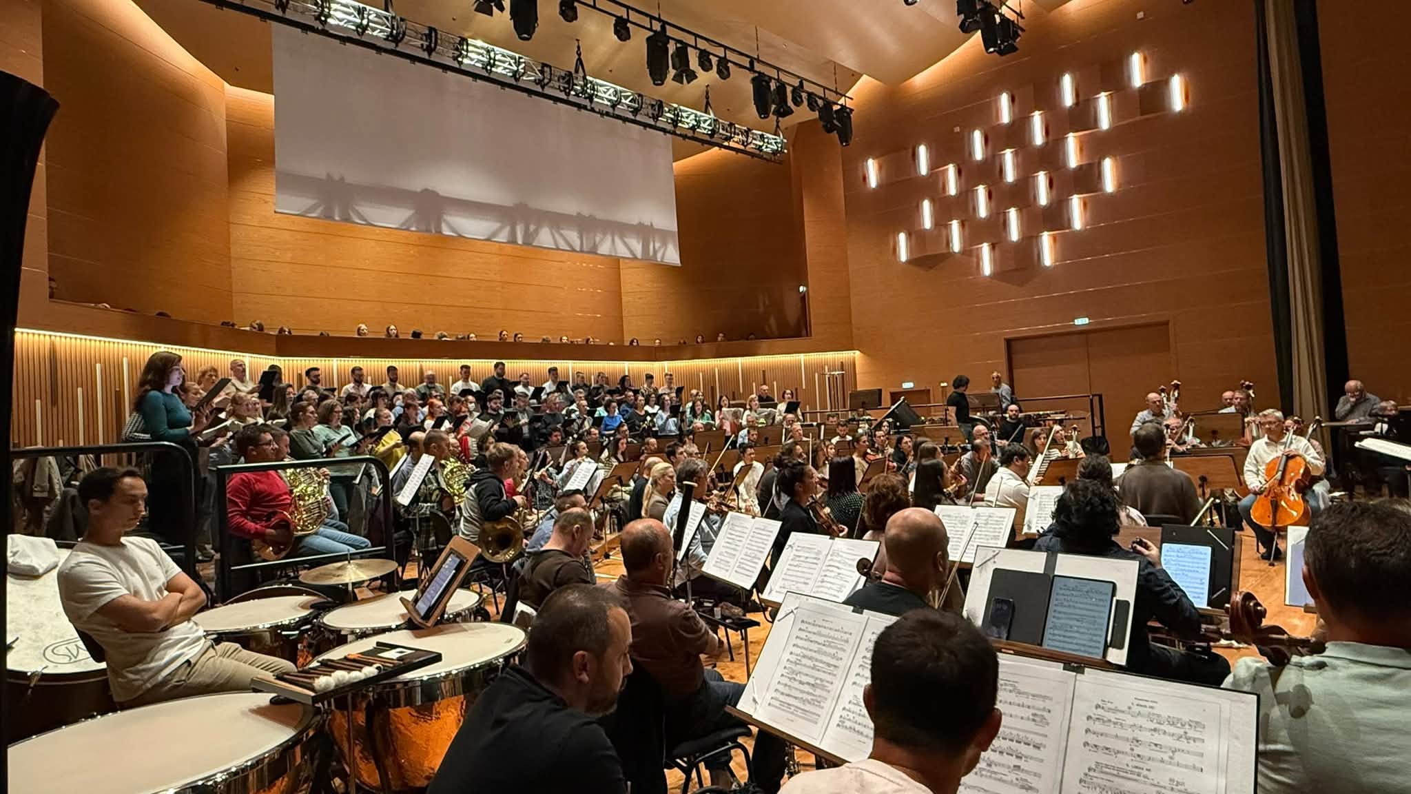 Filarmonica Transilvania din Cluj-Napoca deschide noua stagiune cu „War Requiem” de Britten, la 70 de ani de existență