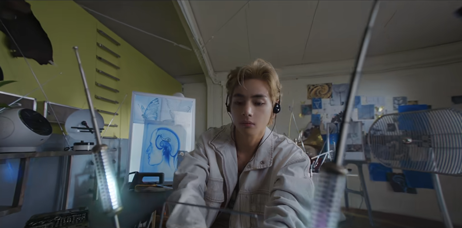 „Layover”, albumul solo al lui V din BTS, primul album solo K-pop cu toate piesele peste 150 de milioane de ascultări pe Spotify