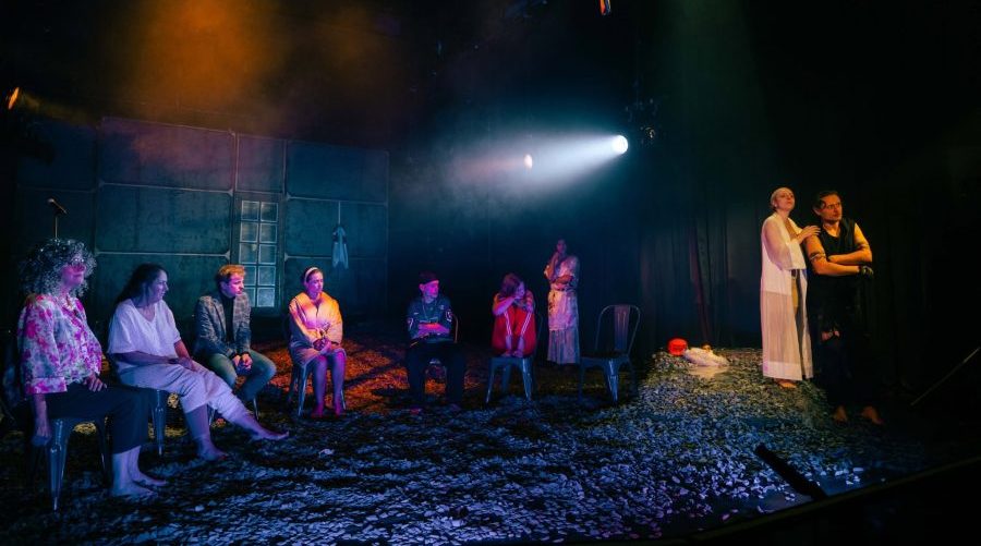 Teatrul Mic deschide stagiunea cu „Oameni, locuri și lucruri” de Duncan Macmillan, în regia lui Radu Apostol