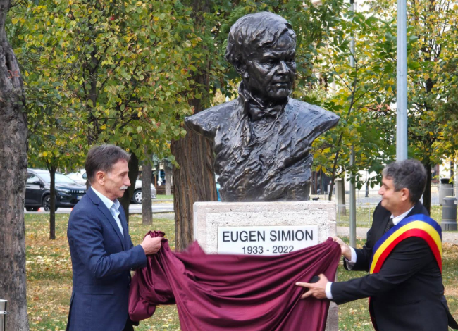 Bustul academicianului Eugen Simion, dezvelit pe Aleea Scriitorilor din Alba Iulia, la patru ani de la moartea sa