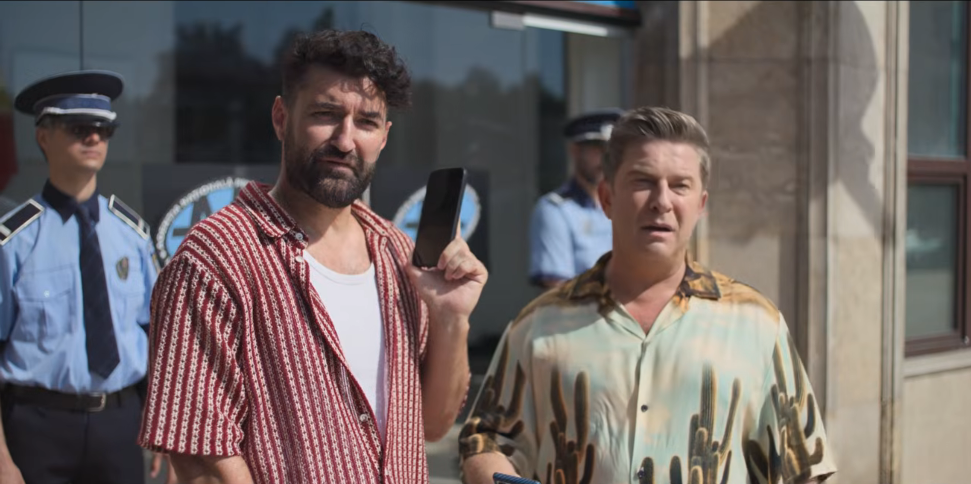 „Vacanță All Inclusive”, comedia polițistă a lui Radu Bărbulescu cu Smiley și Pavel Bartoș, pleacă în caravană prin 14 orașe