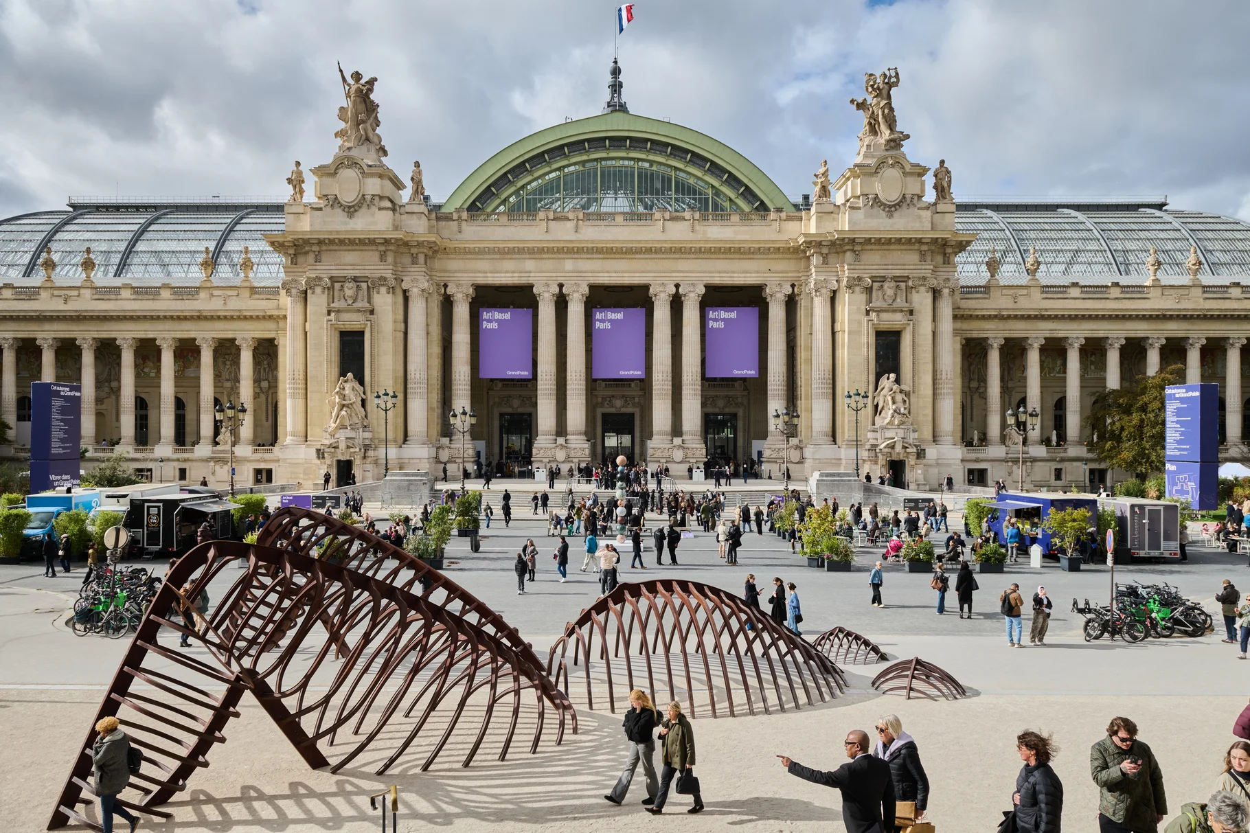 Art Basel Paris se închide cu două zile mai devreme din cauza protestelor din Franța, după vânzări de 10 milioane de dolari
