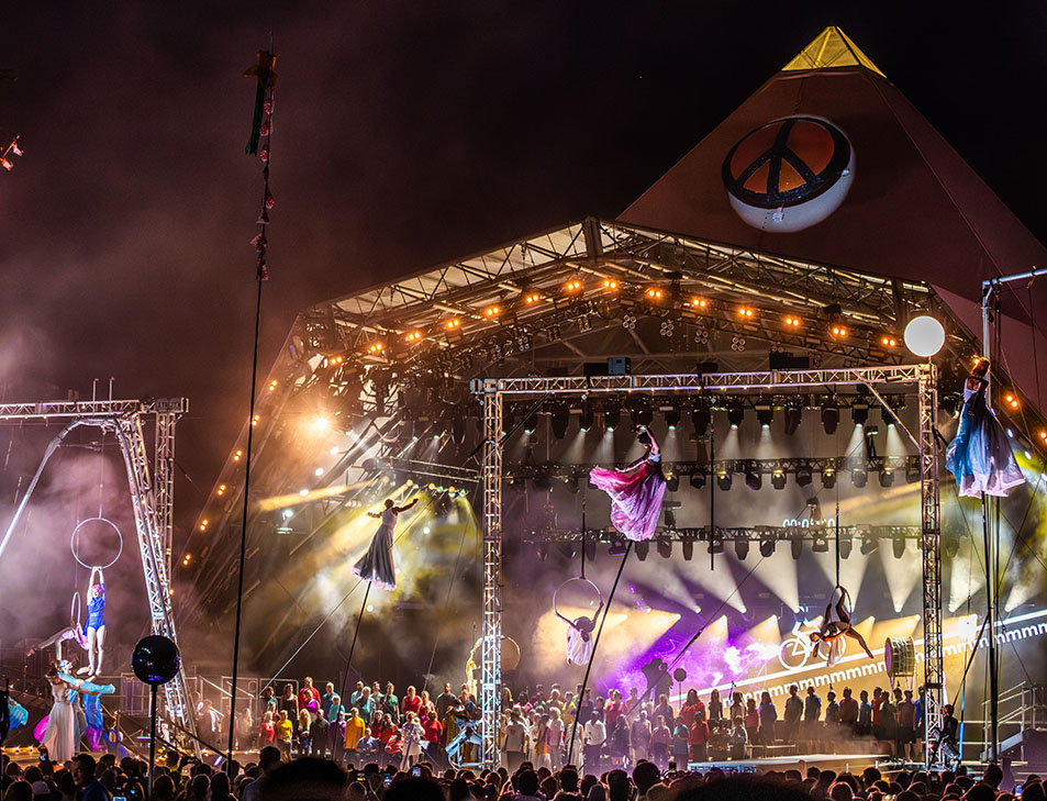 Biletele pentru Glastonbury 2027 s-au epuizat în 42 de minute, deși niciun artist nu a fost anunțat. Un bilet costă 408 lire