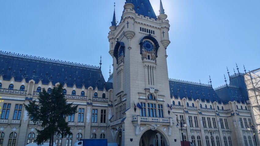 Crăpături și infiltrații la Palatul Culturii din Iași. Alexandru Chituță vrea o evaluare structurală