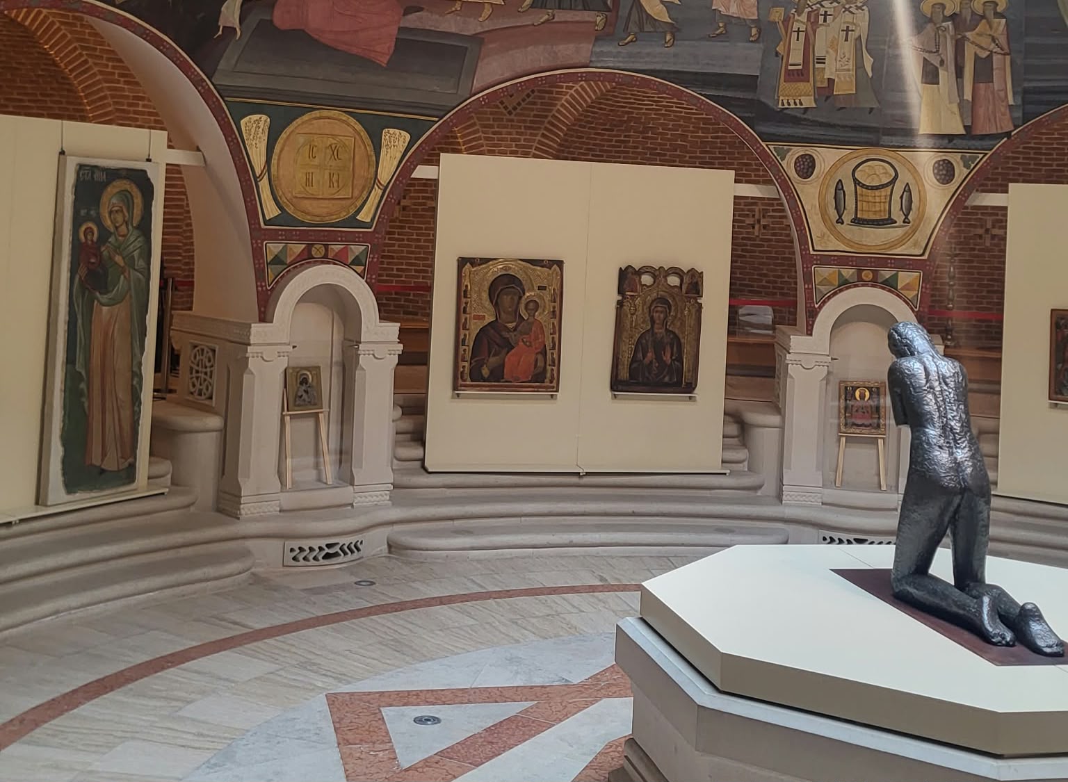 „Rugăciunea” lui Brâncuși ajunge pentru prima dată la Iași: sculptura, expusă la Muzeul Mitropolitan în zilele pelerinajului